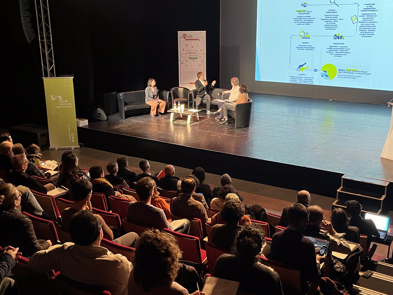 en  fr photo de la plénière